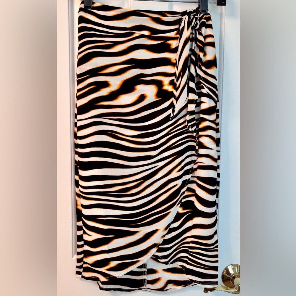 Zebra Print Wrap Surplus Skirt - Brown, Ivory Stripes 🦓